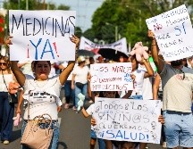 En los cárteles que llevaban los manifestantes se leían mensajes estremecedores como “Yo marcho por ti”, “¡Queremos medicina!”. EL INFORMADOR/A. Navarro