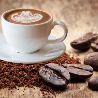 Expertos explican cómo funciona el café, no da energía, solo engaña al cerebro