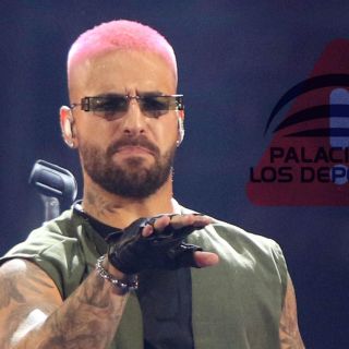 Maluma detiene concierto para regañar a fan que llevó a su bebé | VIDEO