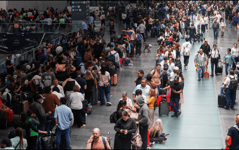 Las intensas lluvias inundaron parte de la principal terminal aérea de la Ciudad de México. SUN / D. S. Sánchez