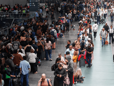 Las intensas lluvias inundaron parte de la principal terminal aérea de la Ciudad de México. SUN / D. S. Sánchez