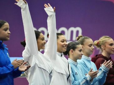 Junto a su compañera Verónica Saraí Borges Medina, Aixa Narumi de León Rodríguez firmó una sólida rutina para totalizar 45.05 puntos. ESPECIAL