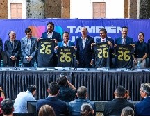 En la presentación estuvieron el gobernador de Jalisco Pablo Lemus; el propietario de Chivas, Amaury Vergara; el alcalde de Zapopan, Juan José Frangie; Duilio Davino, Director Deportivo de la Selección Mexicana; junto a Ivar Sisniega, presidente ejecutivo de la FMF. EL INFORMADOR / A. Navarro