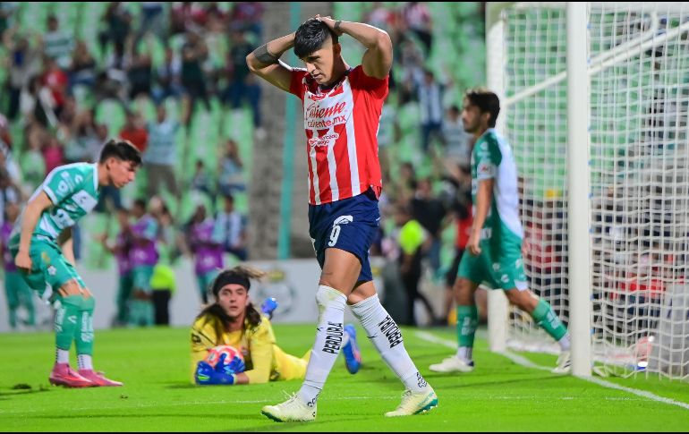 La directiva y el cuerpo técnico depositaron en el delantero la responsabilidad de liderar el ataque y devolverle a Chivas el protagonismo en la Liga MX. IMAGO7.