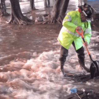 Guadalajara reporta vialidades inundadas y vehículos varados por lluvia