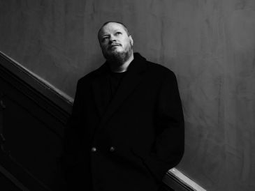 El cantante Leonel García llega a una nueva faceta de su carrera como solista. Una faceta donde ha pulido su estilo y madurado su propio sonido, -como lo hacen los buenos vinos-, tras años de experiencia y exploración musical. CORTESÍA