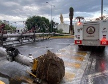Poste caído en Tlalnepantla a causa de tormenta. El clima lluvioso prevalecerá en todo el país. SUN/V. Rosas