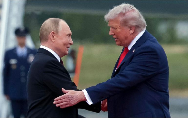 Trump calificó como “extremadamente productivo” el encuentro de más de tres horas que sostuvo con Putin. EFE/Gavriil Grigorov