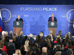 El presidente de Rusia, Vladimir Putin, habla durante una declaración conjunta con su homólogo de Estados Unidos, Donald Trump, este viernes, en Anchorage. EFE/ O. Guzmán