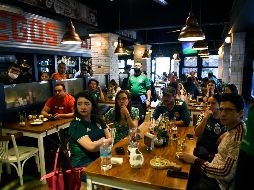Habrá un incremento en las ventas de restaurantes con pantallas de 15% a 35% en promedio, pero podría superar el 40% en aquellos lugares cercanos a estadios, hoteles y corredores turísticos de las ciudades sede. AFP / ARCHIVO