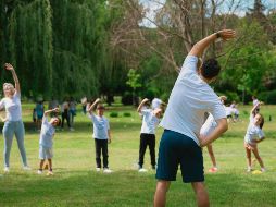 Lo más adecuado es consultar a un profesional de la salud que pueda indicar el tipo de ejercicio que es más conveniente. ESPECIAL / CANVA