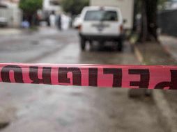 Elementos de Servicios médicos de Tlaquepaque acudieron a prestar apoyo a la víctima, quien falleció debido a las lesiones. EL INFORMADOR / ARCHIVO