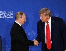 Vladímir Putin regresó hoy de su cumbre con el presidente estadounidense Donald Trump en Alaska, donde fue recibido con alfombra roja. AFP / D. Angerer