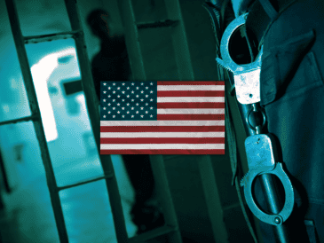 Zhi Dong Zhang es requerido por el gobierno de Estados Unidos, por supuestamente exportar y distribuir droga a territorio estadounidense. ESPECIAL / CANVA