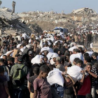 Israel reanuda el suministro de tiendas de campaña y equipos de refugio en Gaza