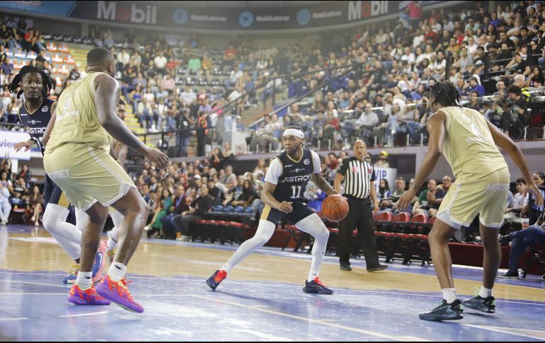 Con casi tres mil aficionados presentes en el inmueble del Parque Ávila Camacho, la quinteta tapatía dejó claro que “la casa se respeta”. CORTESÍA/ ASTROS DE JALISCO.