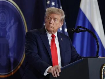 Trump prometió que en breve firmará una orden ejecutiva para "devolver la honestidad a las elecciones de medio mandato de 2026". EFE /G. GRIGOROV