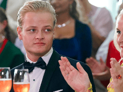 Marius Borg Hoiby de Noruega y la princesa heredera Mette-Marit en Oslo, 16 de junio de 2022. AP / ARCHIVO