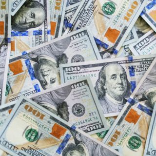 Peso mexicano pierde ganancias al cerrar la jornada