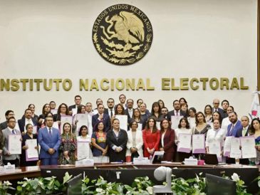 El Consejo General durante la sesión en la que se entregaron las actas dictadas por la Sala Superior del TEPJF. ESPECIAL