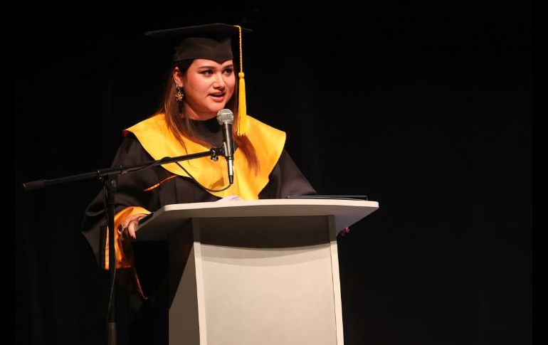 Cada rostro reflejaba una historia distinta, un recorrido personal de esfuerzo y aprendizaje, y la inquietud de saber qué deparará el destino en sus caminos a partir de este acto académico, apadrinados por Juan Carlos Álvarez del Castillo Barragán. EL INFORMADOR/ H. Figueroa