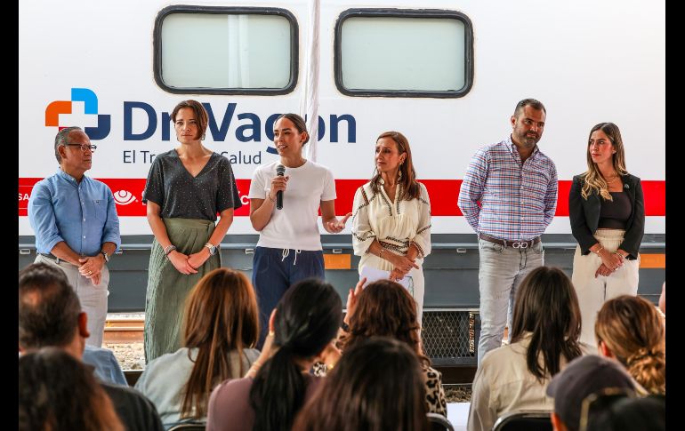 El tren también cuenta con una farmacia para entregar medicamentos, lentes y aparatos auditivos para quienes lo necesiten, totalmente gratuitos. EL INFORMADOR / A. Navarro