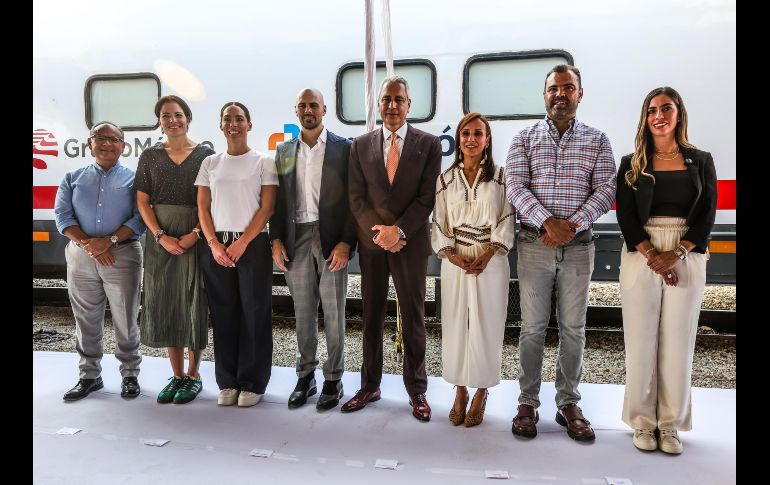 El tren también cuenta con una farmacia para entregar medicamentos, lentes y aparatos auditivos para quienes lo necesiten, totalmente gratuitos. EL INFORMADOR / A. Navarro