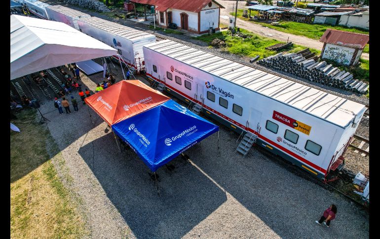 El tren también cuenta con una farmacia para entregar medicamentos, lentes y aparatos auditivos para quienes lo necesiten, totalmente gratuitos. EL INFORMADOR / A. Navarro