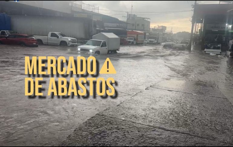 Mercado de Abastos, entre las zonas más afectadas por la tormenta de esta mañana. ESPECIAL / FACEBOOK  Cosas del mercado gdl