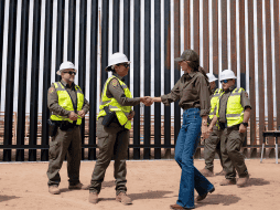 La nueva pintura al muro fronterizo se realizó 