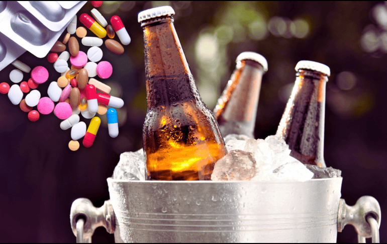 El consumo de alcohol debe evitarse, sobre todo si se está tomando algún tipo de mediacmento. ESPECIAL / CANVA