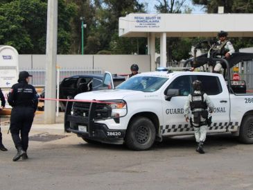 En total, los policías municipales y los militares detuvieron a 6 hombres armados mientras que uno más logró escapar del lugar. CORTESÍA