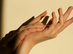 Aunque el hormigueo ocasional no suele ser motivo de preocupación, su recurrencia podría ser una señal de alerta. UNSPLASH.