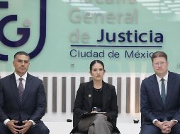 Omar García Harfuch, secretario de Seguridad y Protección Ciudadana de México, Bertha Alcalde, fiscal General de la CDMX y Pablo Vázquez, secretario de Seguridad Ciudadana de la CDMX; durante la conferencia de prensa que ofrecieron esta tarde en las instalaciones de la Fiscalía General de Justicia de la CDMX. SUN/C. Mejía.