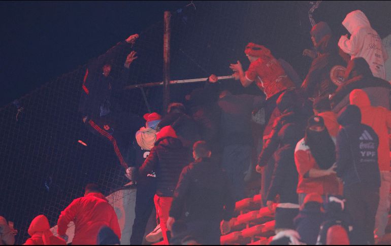 Las autoridades han informado de que los choques han dejado un número indeterminado de heridos, muchos de gravedad. EFE/ J. Roncoroni.