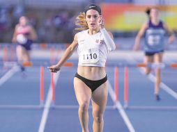 Antonia Sánchez se llevó el oro en los 400 metros con vallas femenil. ESPECIAL