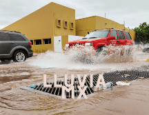 Las lluvias puntuales fuertes a intensas podrían reducir la visibilidad en tramos carreteros, incrementar los niveles de ríos y arroyos, y generar encharcamientos, deslaves e inundaciones. EFE / ARCHIVO