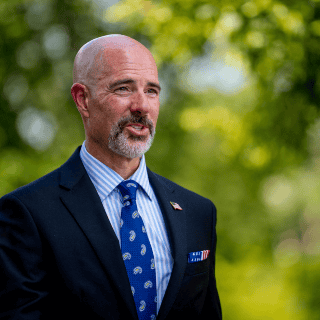 Director de la DEA elogia disposición de México de cooperar con EU