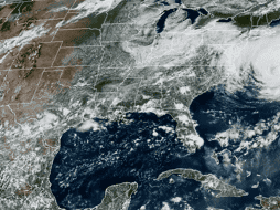 Erin mantiene un desplazamiento de 31 kilómetros por hora en dirección paralela a la costa noreste de Estados Unidos y Canadá. X/@NOAA