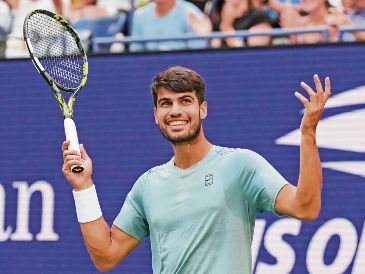 Carlos Alcaraz podría verse de nueva cuenta ante Jannik Sinner en la final. AFP/Y. Iwamura