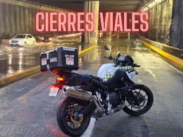 Debido a inundaciones tras la lluvia registrada durante anoche y la madrugada de este viernes, hay cortes a la circulación.  ESPECIAL / POLICÍA VIAL