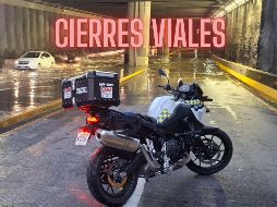 Debido a inundaciones tras la lluvia registrada durante anoche y la madrugada de este viernes, hay cortes a la circulación.  ESPECIAL / POLICÍA VIAL