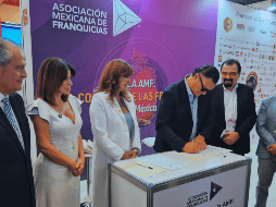 El convenio fue firmado con la presidenta de la Asociación Mexicana de Franquicias, en el marco de la inauguración de Expo Franquicias 2025 realizada en Expo Guadalajara. EL INFORMADOR / J. Velazco
