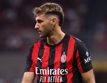 Santiago Giménez disputó los 90 minutos en la derrota de su equipo, aunque el gol se le negó para cambiar el rumbo del encuentro. X/ @acmilan.