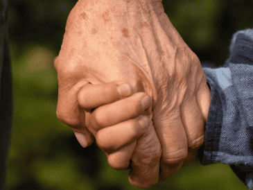 De acuerdo con la Organización Mundial de la Salud, una de cada diez personas mayores ha sido víctima de malos tratos. ESPECIAL