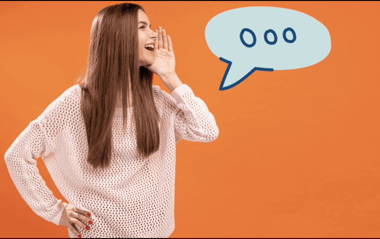 La próxima vez que te sorprendas hablando contigo mismo, recuerda que podrías estar ayudando a tu mente a funcionar mejor. CANVA / FREEPIK