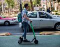 Con la “Ley Scooter”, la capital dice adiós a la circulación libre de bicimotos y bicicletas eléctricas. AFP/ARCHIVO
