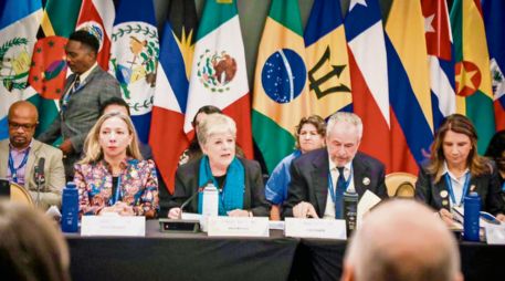 Alicia Bárcena, al lado del presidente designado de la COP30, André Correa do Lago, durante la primera jornada de la Reunión Ministerial. ESPECIAL