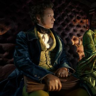 Frankenstein: actriz asombra con un doble papel en la película de Guillermo del Toro