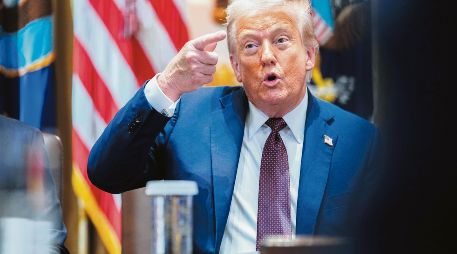 El presidente de EU, durante una reunión con su Gabinete, anuncia futura mayoría en la Fed. EFE